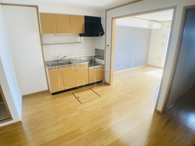 【内装】 | クリスタルB