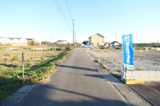 【前面道路含む現地写真】 | 川越市古谷上　建築条件なし売地　「南古谷駅」徒歩36坪　【古谷小学区】