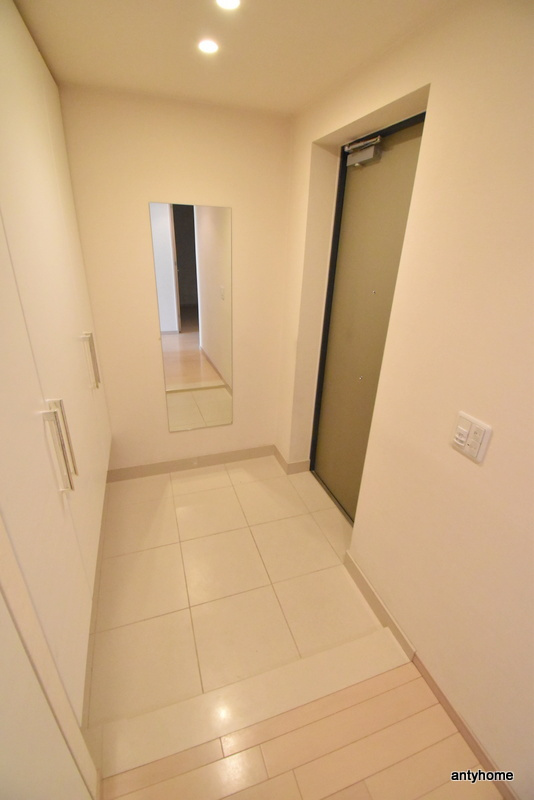 プラウド江坂　仲介手数料無料の玄関