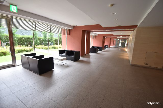 プラウド江坂　仲介手数料無料のロビー