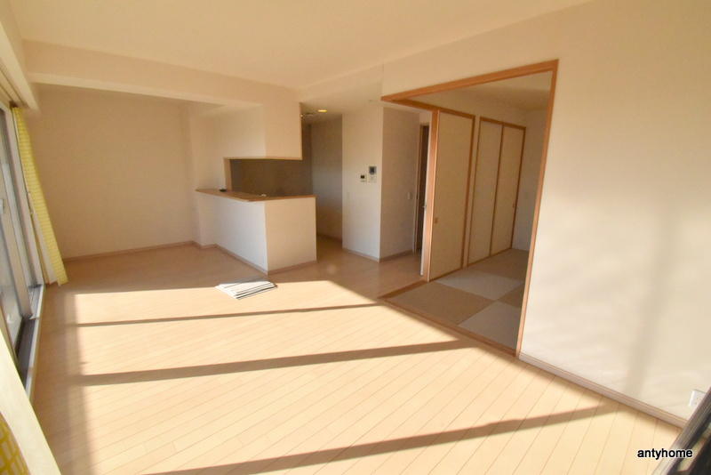 プラウド江坂　仲介手数料無料の居間・リビング