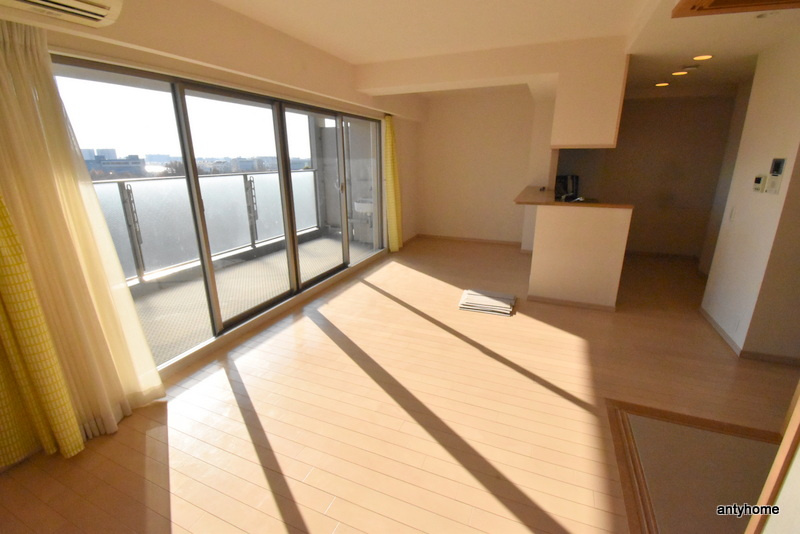 プラウド江坂　仲介手数料無料の洋室