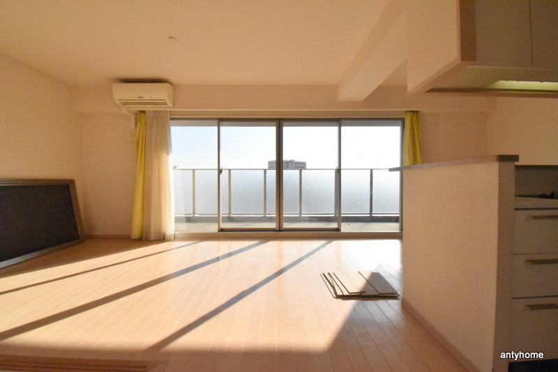 プラウド江坂　仲介手数料無料の洋室