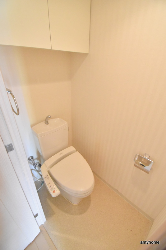 プラウド江坂　仲介手数料無料のトイレ