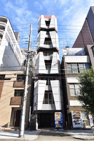 ＺＥＵＳ難波ＳＰＡＣＥの外観