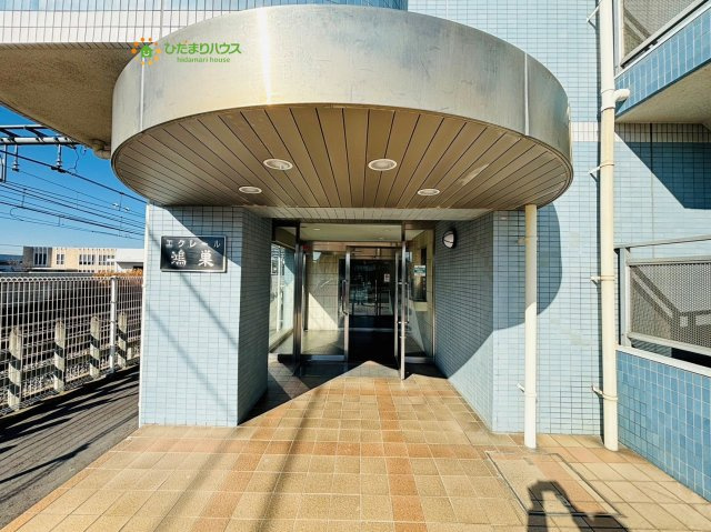 エクレール鴻巣のエントランス|エルミ鴻巣が近くお買い物にも便利な立地(^^)/