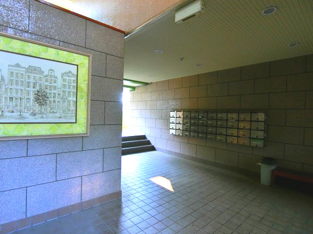 ハイツヴィラローズのエントランス