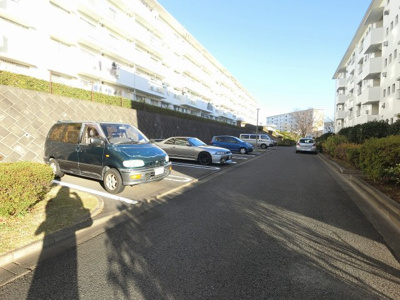 【駐車場】 | 洋光台南第２団地６－２６号棟 | 平置駐車場です。