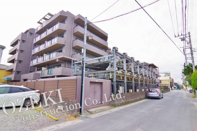 レーベンハイム吉川グランスクエアの外観