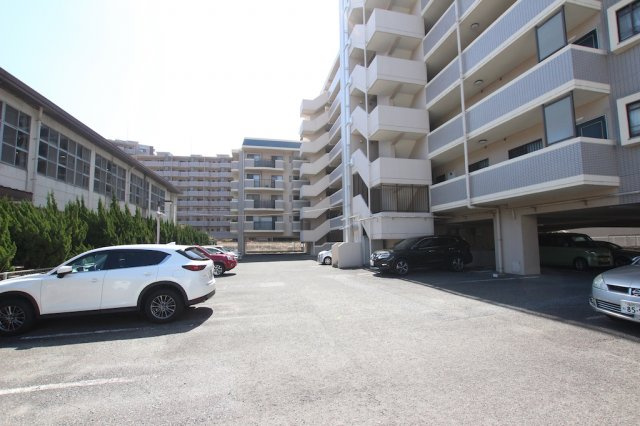 カーサ伊都の駐車場