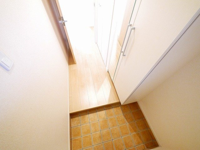 グランディールＡ　（小瀬町）の玄関|出入りのしやすい玄関です