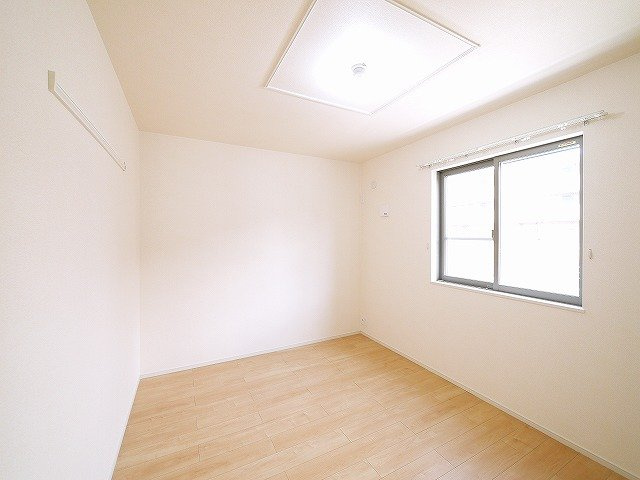 グランディールＡ　（小瀬町）の洋室|シンプルなつくりのお部屋は家具の配置もしやすいです