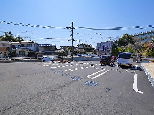 グランディールＡ　（小瀬町）の駐車場|駐車場です