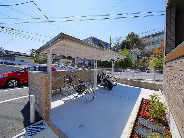 グランディールＡ　（小瀬町）のその他共用部分|屋根付き駐輪場は雨の日でも安心です