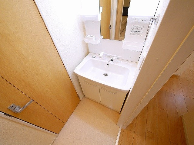 グランディールＡ　（小瀬町）の洗面所|機能性に優れた洗髪洗面化粧台です