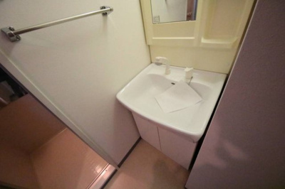 【独立洗面台】 | ブランクレール谷町 | 独立洗面台、小物を置くことができて便利です