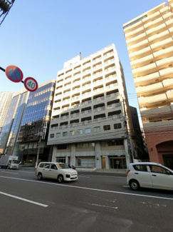 【外観】 | 総戸数３５戸、１９７３年１１月築、管理人は巡回勤務につき管理体制良好です♪
