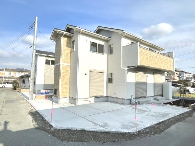 藤岡市藤岡（全2棟）2号棟の外観|前面道路含む現地写真です　2号棟