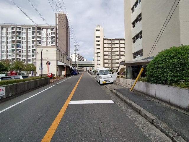 高殿コーポの周辺|全面道路も広く歩道も整備されております。