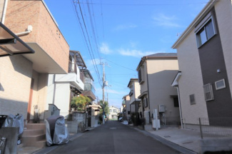 【前面道路含む現地写真】