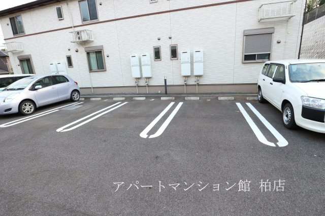 フレシールⅡの駐車場