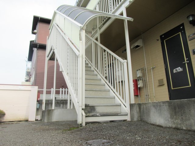 プラティ　ニューセジュールのエントランス