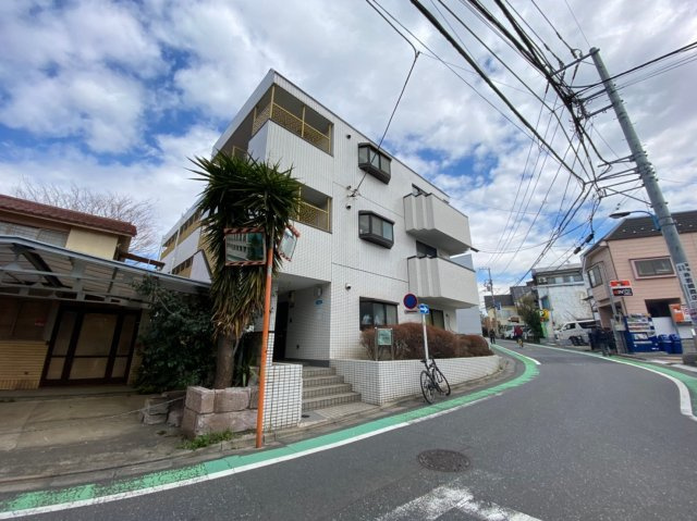 メゾンドブラン駐車場の外観|メゾンドブラン