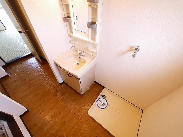 ツインハイムの洗面所|洗濯機が室内に置けます