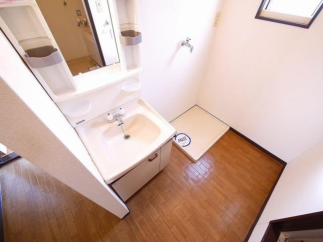 ツインハイムの洗面所|窓があり明るいです