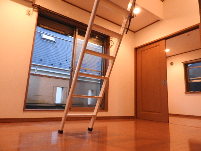 アバンティ井田の洋室