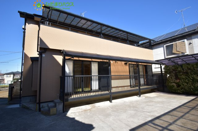見沼区東新井　中古一戸建ての外観|1階と2階にあるバルコニーは、南向きなのでお洗濯が良く乾きます♪