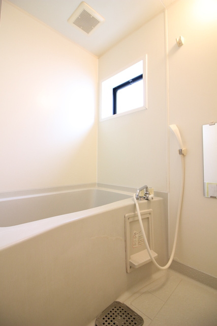 セジュール水上【キャッシュバック対象物件】の浴室|コンパクトで使いやすいお風呂です