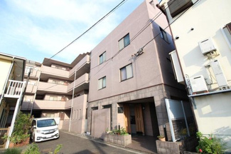 【外観】 | 家族の一員！ペットの飼育が可能なマンションです！安心の新耐震基準で建築されたマンション外観です。