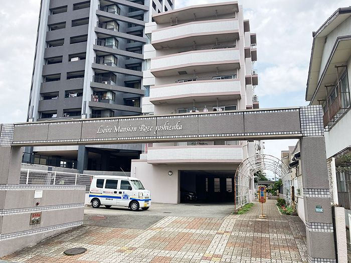 ロワールマンションロゼ吉塚B棟の外観