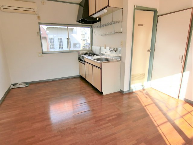 茂原市長尾のアパートの居間・リビング