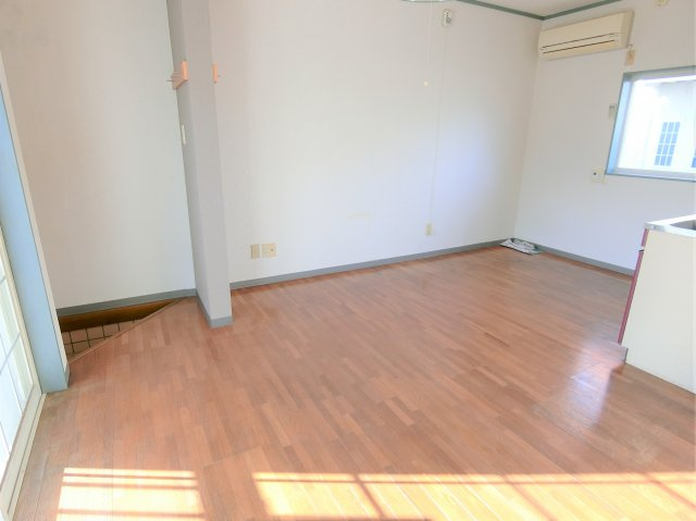 茂原市長尾のアパートの居間・リビング