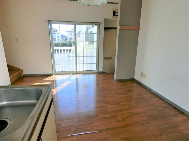 茂原市長尾のアパートの居間・リビング