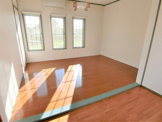 茂原市長尾のアパートの洋室