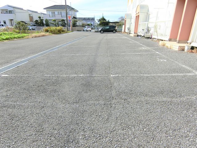 茂原市長尾のアパートの駐車場