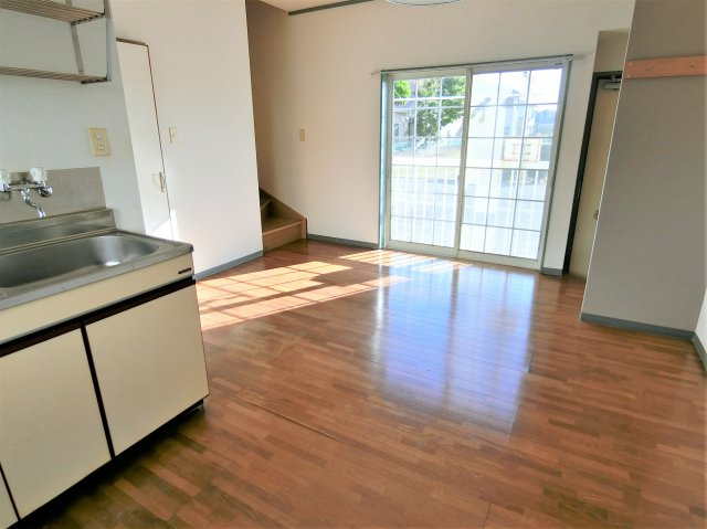 茂原市長尾のアパートの居間・リビング