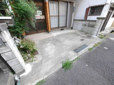 【駐車場】 | 長田区大日丘町3丁目4-10戸建 | 小型車に限る（サイズ現地要確認）。