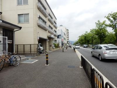 Anniversary・K（アニバーサリーK）の周辺|前面道路