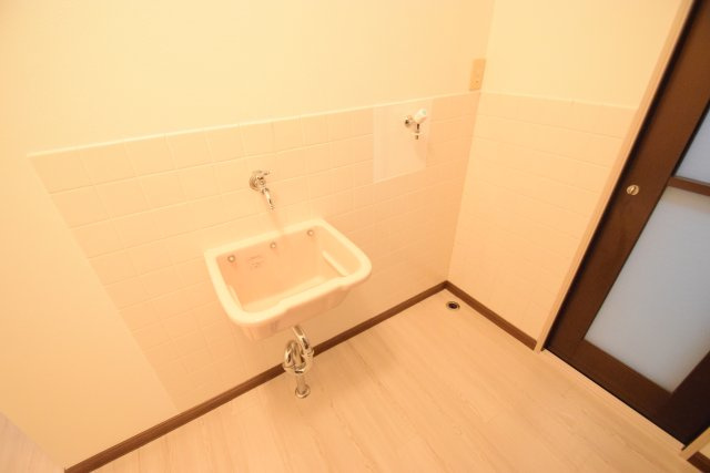 【洗面所】 | 脱衣スペースもあります