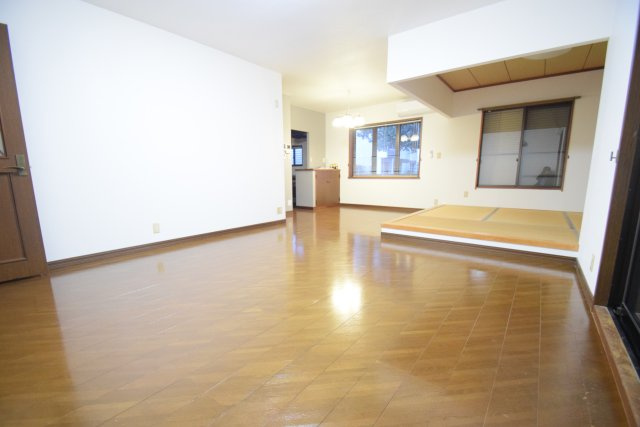 【居間・リビング】 | ゆったり過ごせる居間です