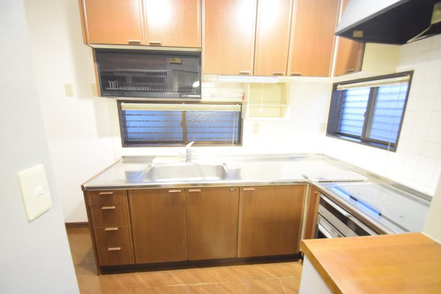 【キッチン】 | コンパクトなキッチンで掃除もラクラク