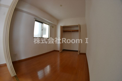 【洋室】 | セントロイヤルクラブ谷町 | 個人の部屋や寝室として使える洋室です