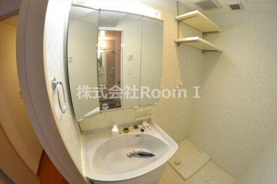 【洗面所】 | セントロイヤルクラブ谷町 | 広い洗面スペース
