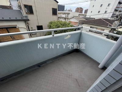 【バルコニー】 | ジョイホームズⅡ | バルコニーからの眺めを楽しみながら食事をしませんか