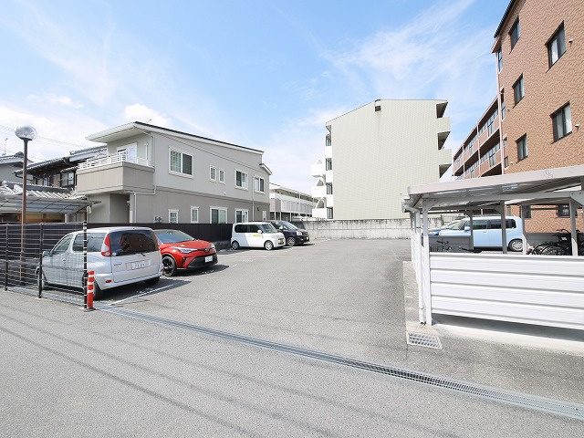 セントポーリア（大安寺）の駐車場|駐車スペースもあります