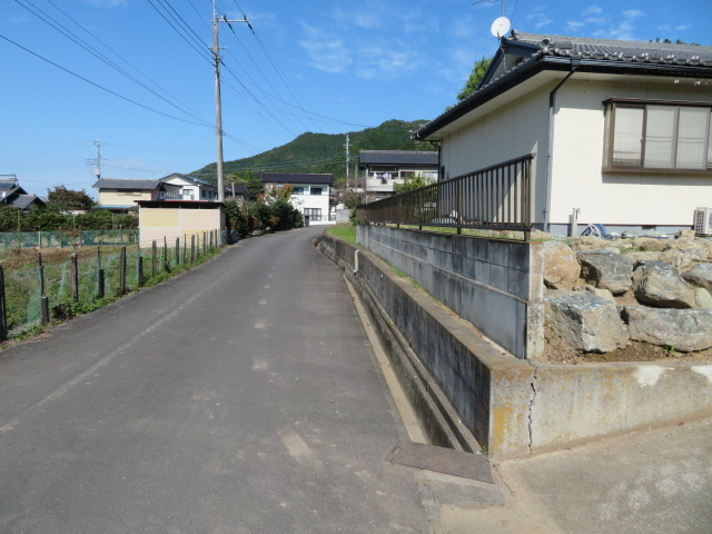児玉郡神川町渡瀬　中古一戸建の前面道路含む現地写真|前面道路含む現地写真です